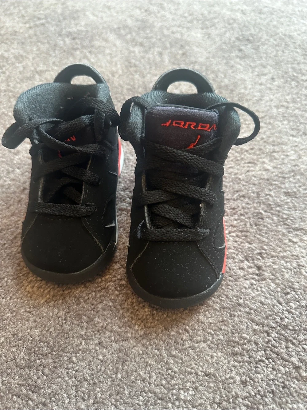 Jordan Kids Black and Red Low-Top Sneakers